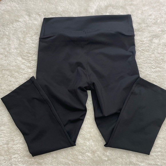 Nike dry fit women’s black capri leggings - Picture 2 of 6